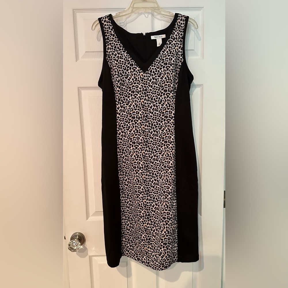 Leopard and Black sleeveless dress V neck